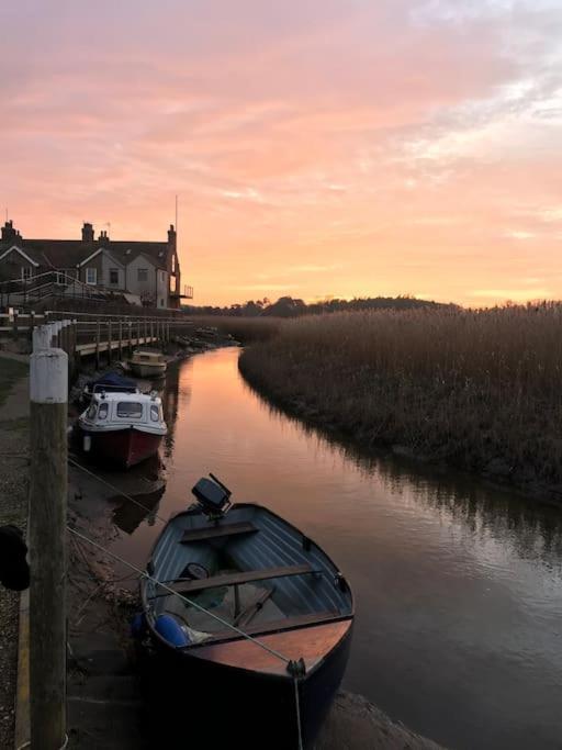 Lovely Quiet Cottage Sleeps 4 Adults, 4 Children, Dog Friendly Cley next the Sea Exterior photo